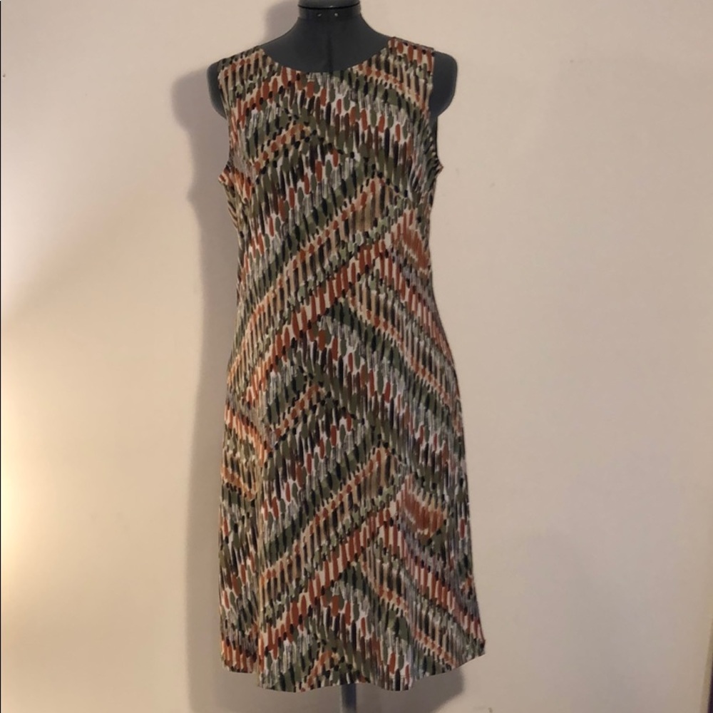 Sleeveless mid calf print dress